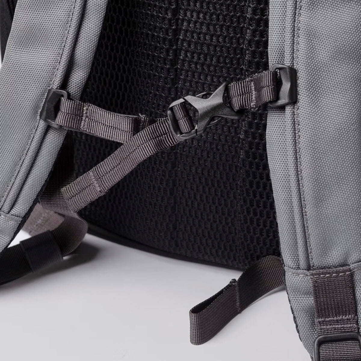 Sune Backpack - Multi Dark