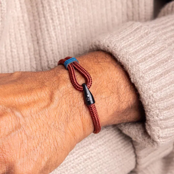 Captain Carl - Velvet Red/Black