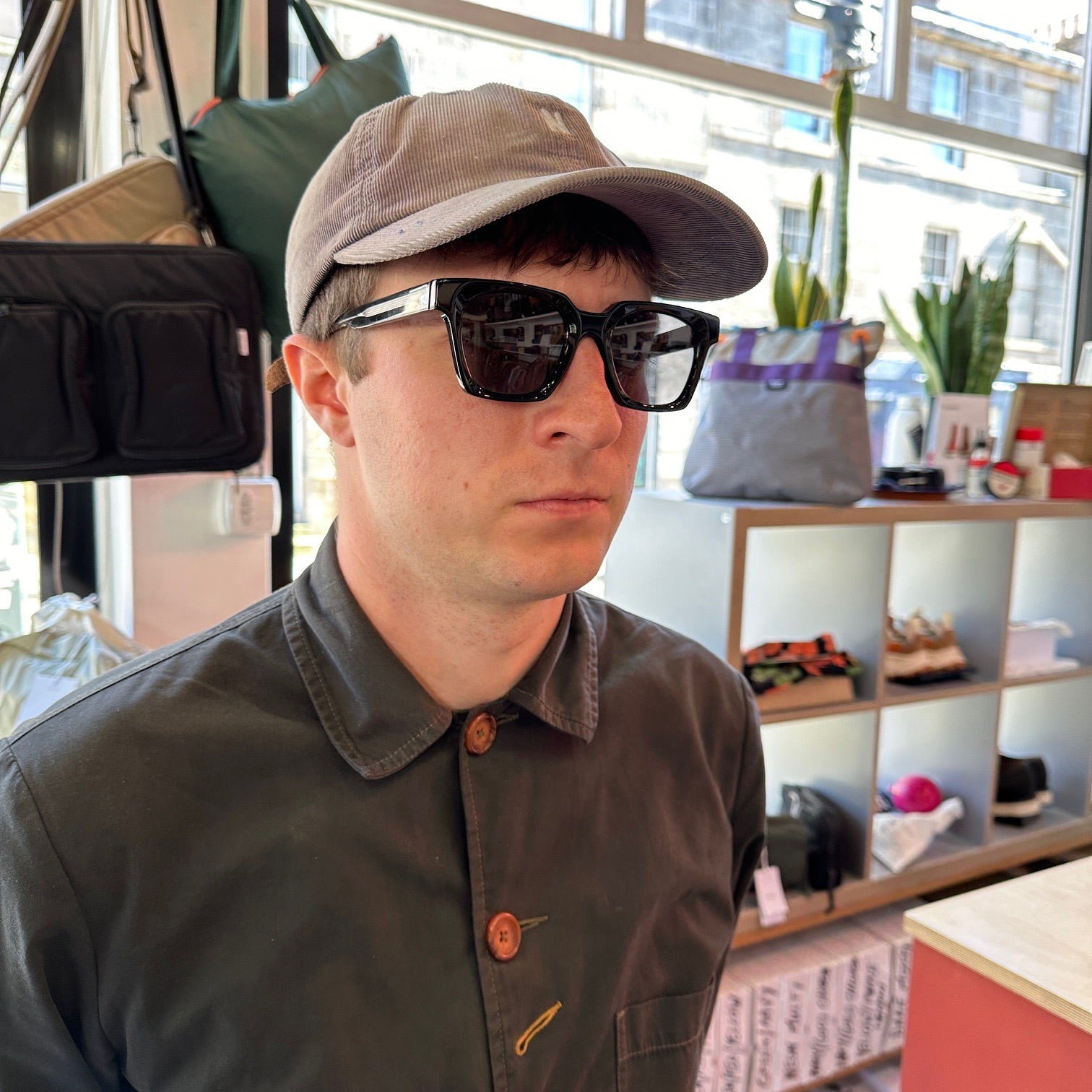 Myn E2B Sunglasses - Black & Black Polarized Lens