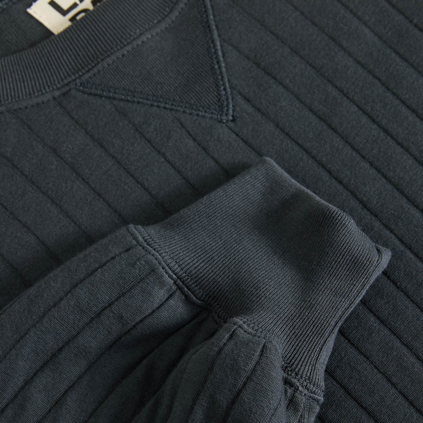 Xavier Classic Sweatshirt - Ribbed Black Sand