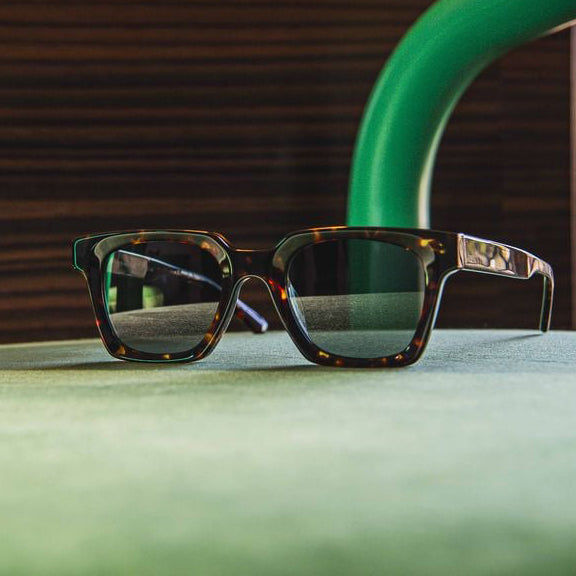 Myn E20 Sunglasses - Tortoiseshell & Green Lens
