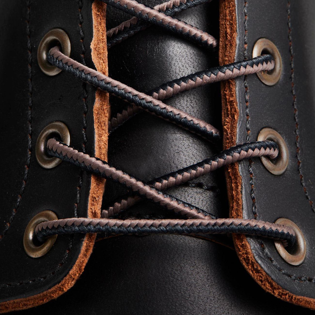 Classic Moc Toe 8849 - Black Prairie