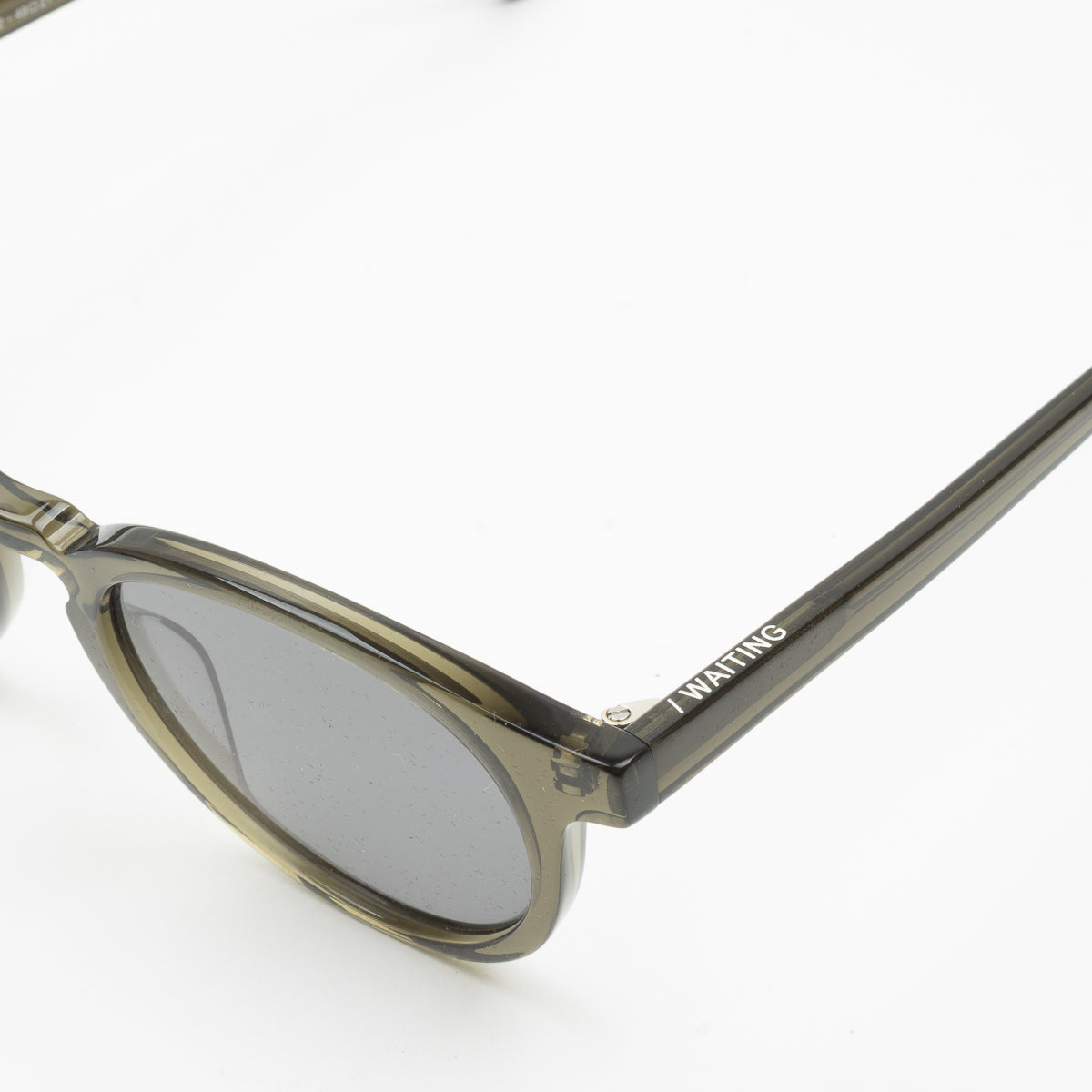 Cesar E52 Sunglasses - Olive & Black Polarized Lens